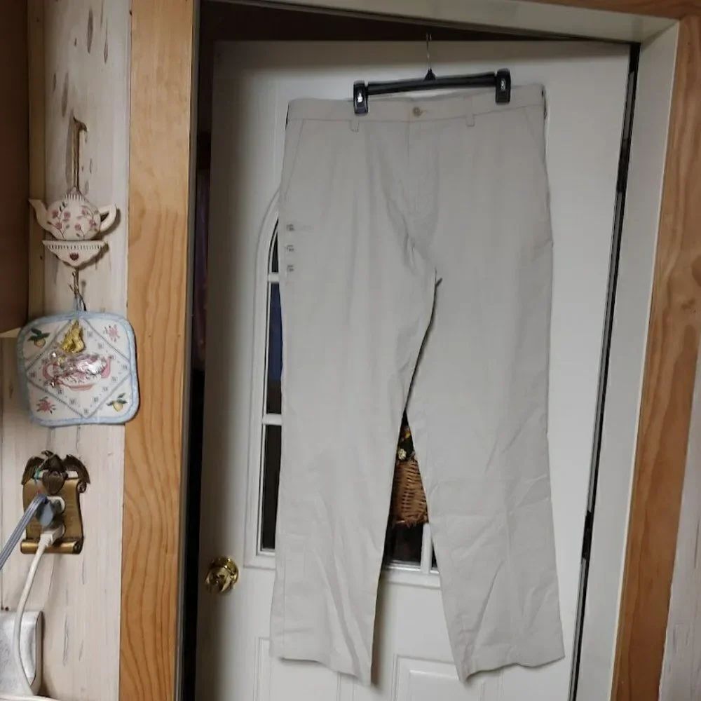 New Croft & Barrow Light Beige Classic Fit Pants Size Men's 38/34